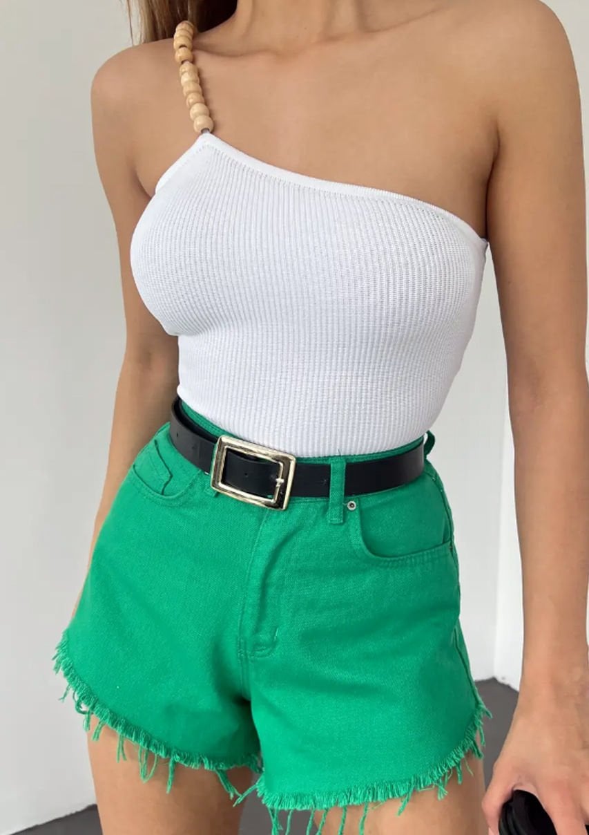 Ahşap Boncuk Detaylı Askılı Triko Beyaz Bluz