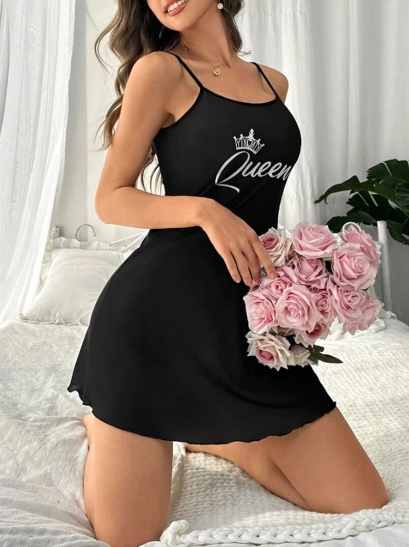 Queen Baskılı Askılı Siyah Gecelik