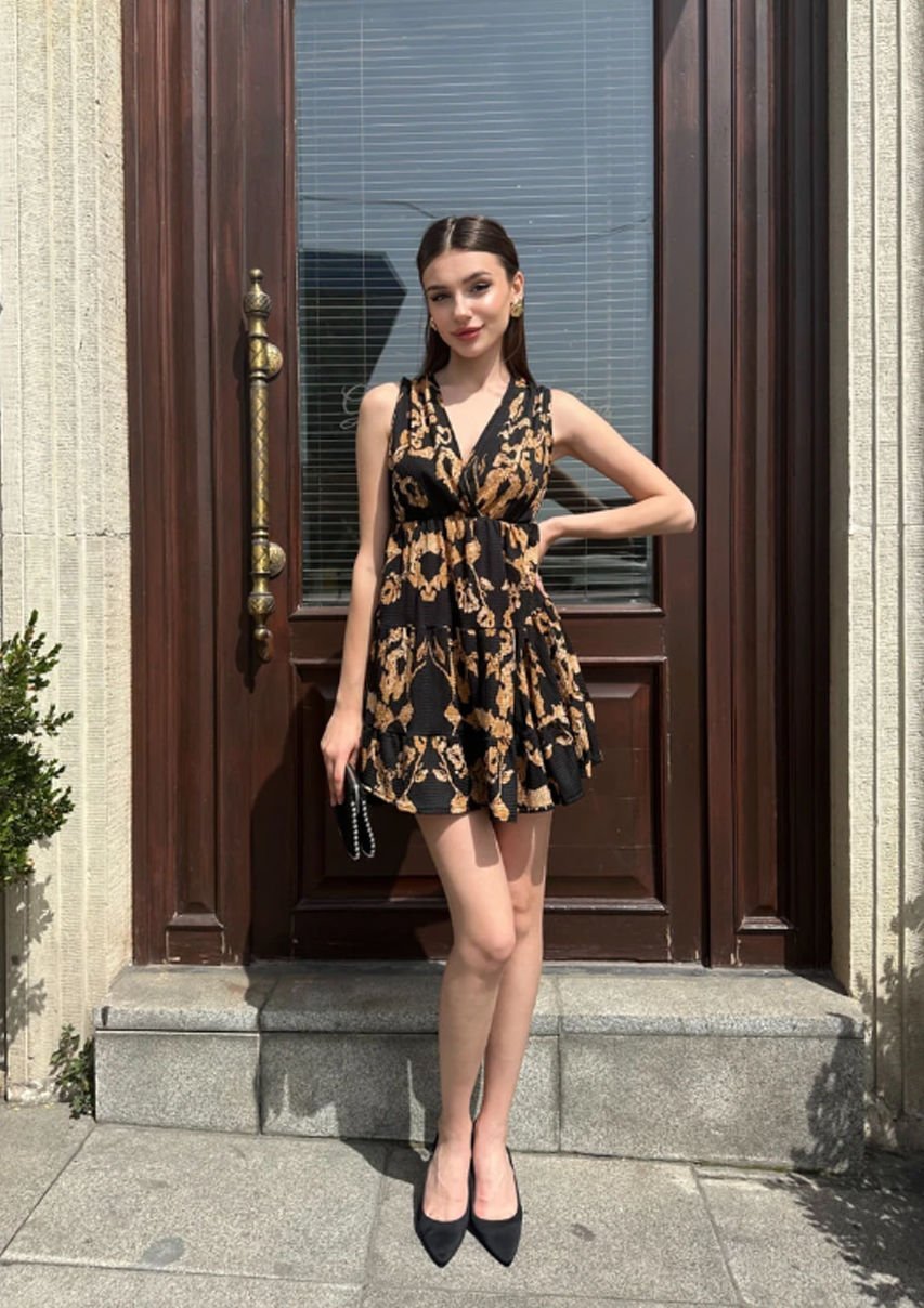 Kruvaze Yaka Etek Ucu Volanlı Mini Elbise Kahve